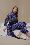 LACİVERT KADİFE PELUŞ DETAYLI ŞAL YAKA KİMONO-PANTOLON TAKIM