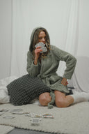 YEŞİL RENK KAPUŞONLU PELUŞ SABAHLIK