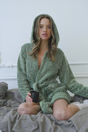 YEŞİL RENK KAPUŞONLU PELUŞ SABAHLIK