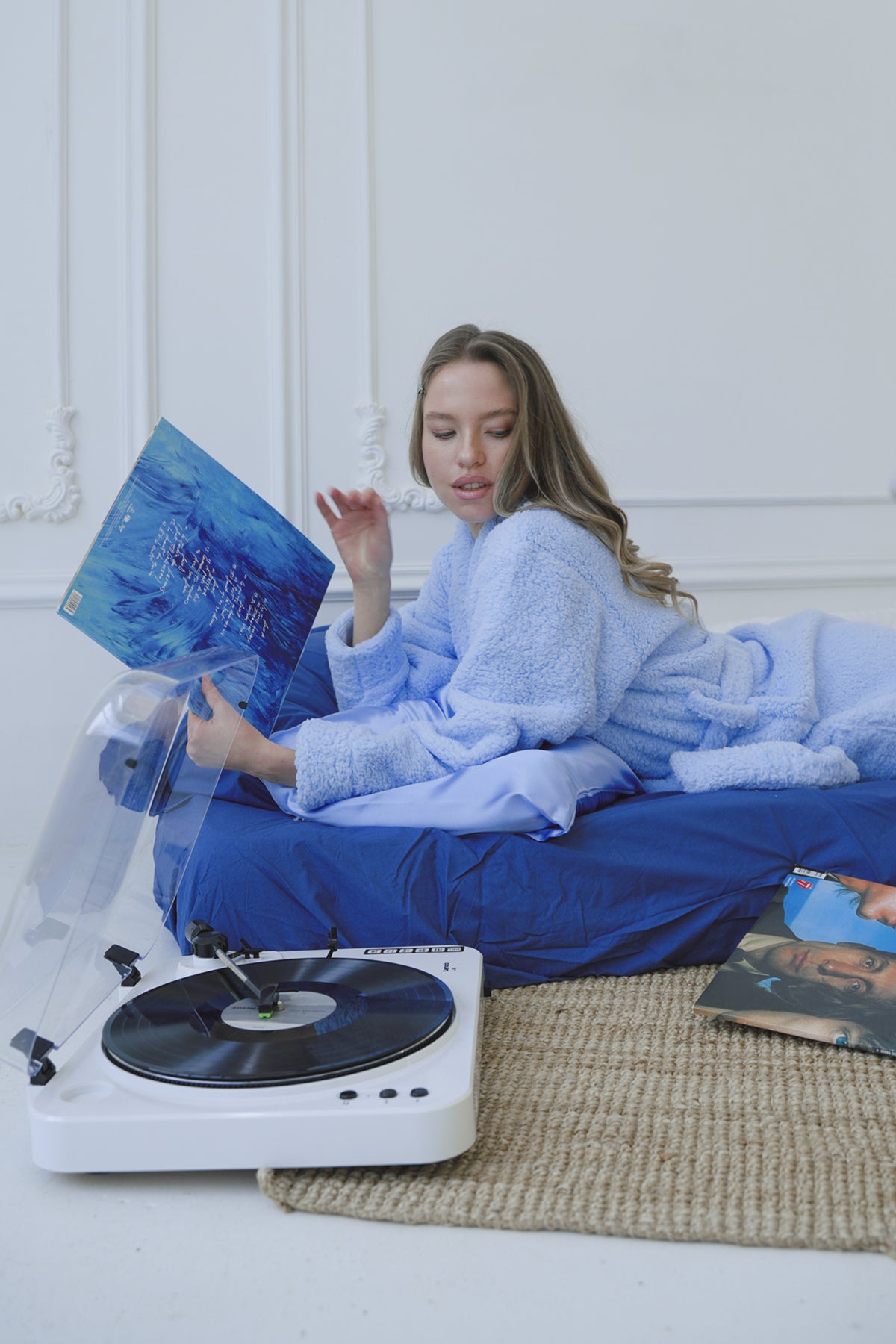 MAVİ RENK ŞAL YAKA PELUŞ SABAHLIK