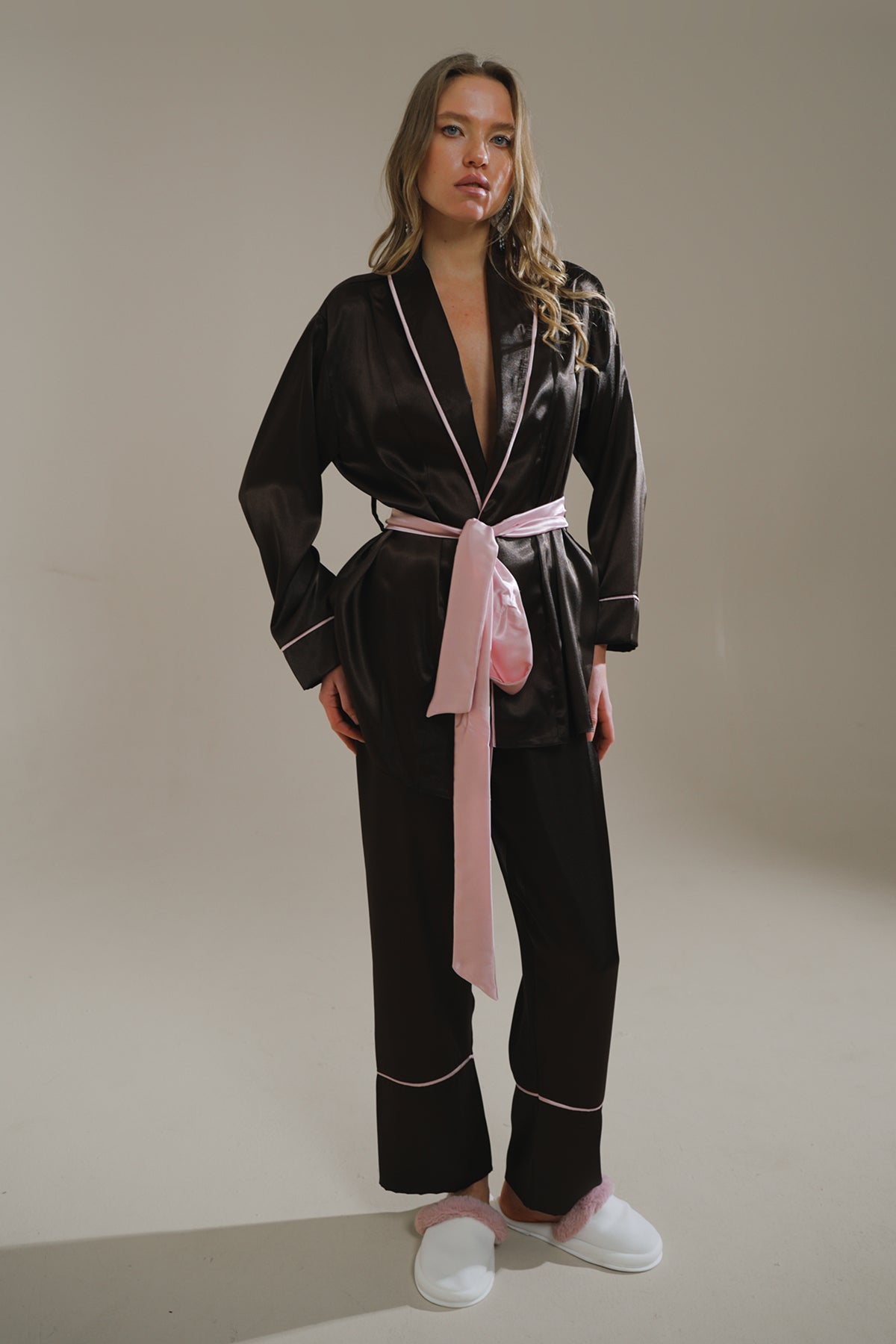 ACI KAHVE-PUDRA MIKS SATEN ŞAL YAKA KİMONO-PANTOLON TAKIM