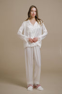BEYAZ SATEN DANTELLİ GÖMLEKLİ PİJAMA TAKIMI