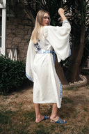 BEYAZ RENK HAM KETEN MAVİ DESENLİ KARE KOL KİMONO