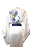 BEYAZ YARASA KOL LACİVERT BİYELİ KİMONO